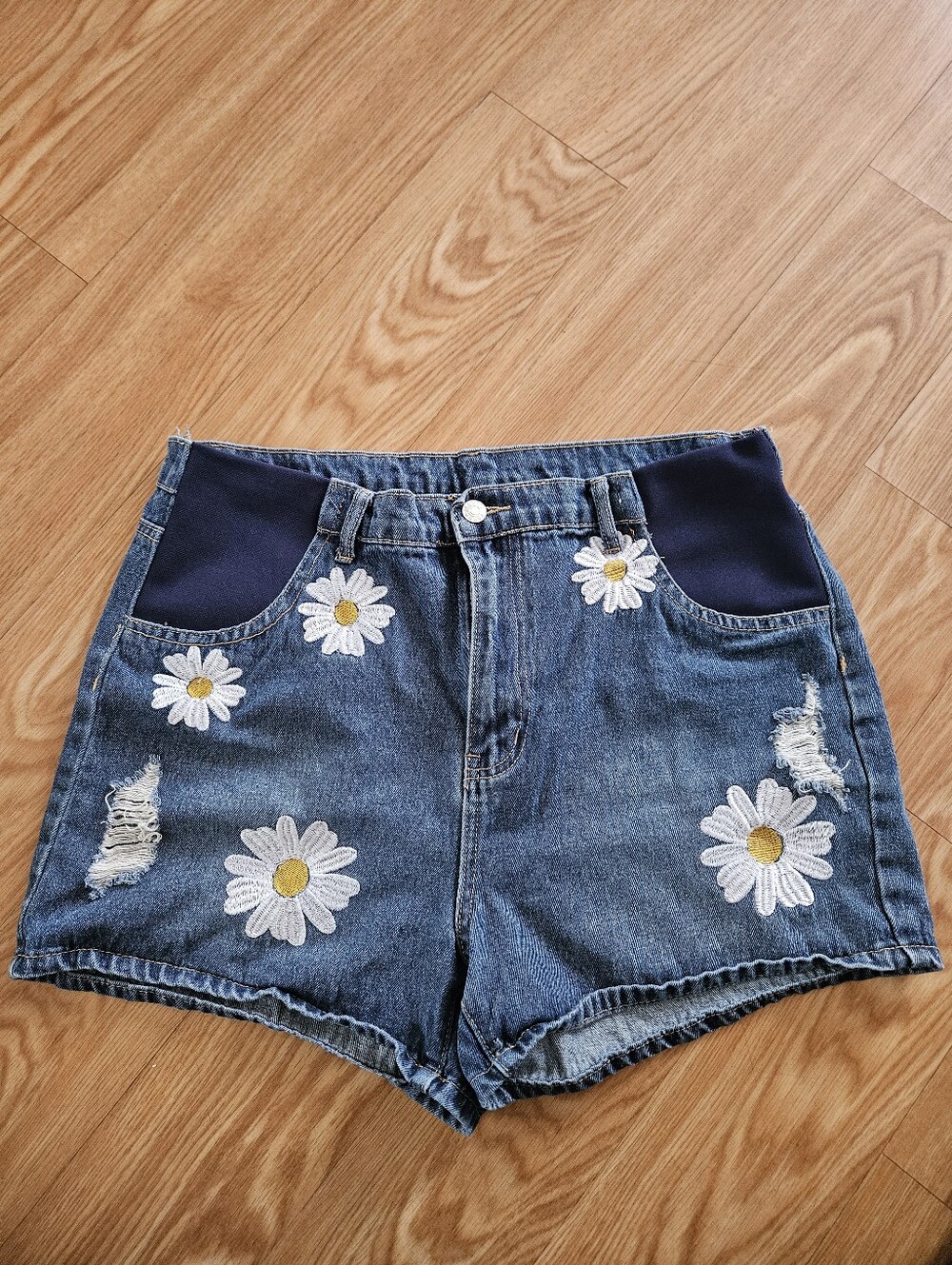 SHEIN Blue Maternity Denim Daisy Patch Shorts